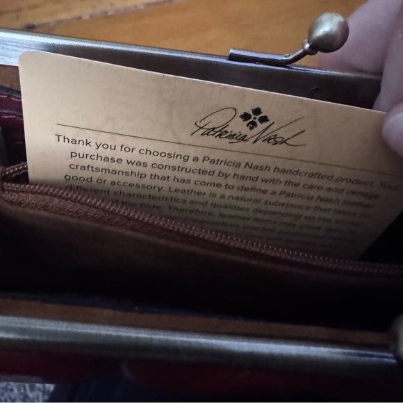 NWT Patricia Nash Quilted Everly kiss lock wallet in Cinnamon - Picture 7 of 9